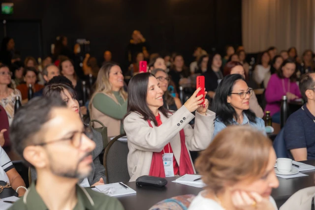 Participantes registrando o evento